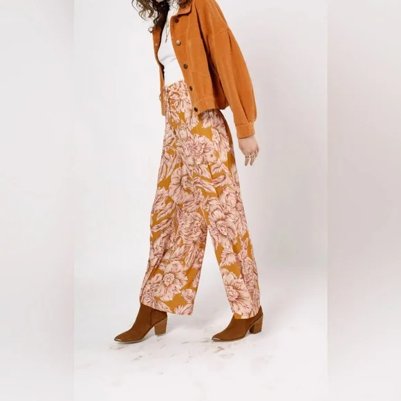 Band Of The Free ARIZONA GOLD FLORAL WIDE LEG PANTS Size Large NWT - Picture 8 of 11